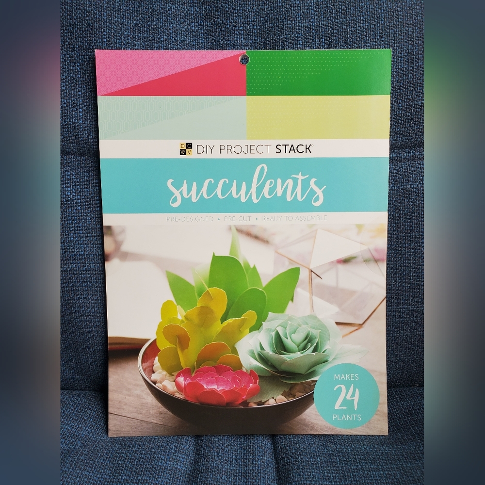 DCWV DIY Project Stack Succulents 20 Sheets 8.5"x11" Makes 24 paper plants. NEW